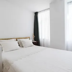 Little Duplex In Alfama Lisbon